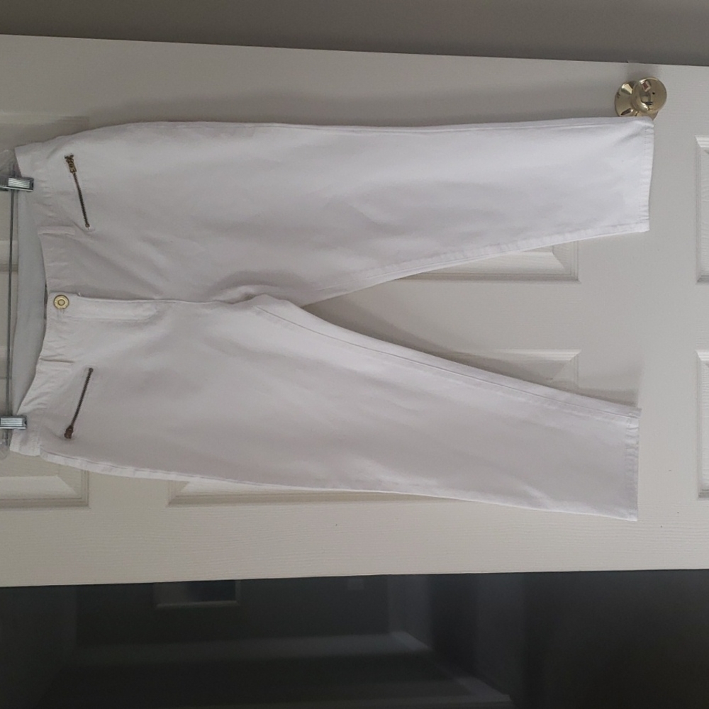 Chicos Size 2 (= SIZE 12) So Slimming Ankle Jeans - White